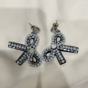Statement bow earrings